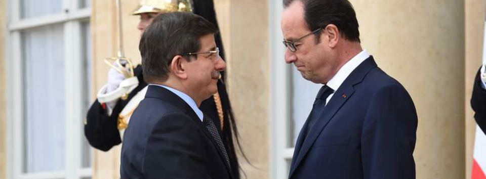 Davutoğlu’ndan Fransızca tweet