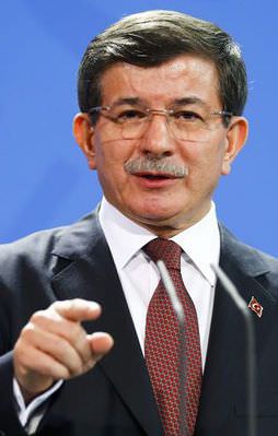 Davutoğlu Almanya'da camilere saldırıları kınadı