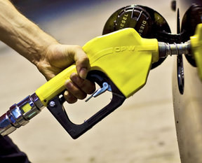 Benzin fiyatlarında indirim