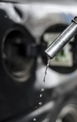 Benzin fiyatlarına bir indirim daha