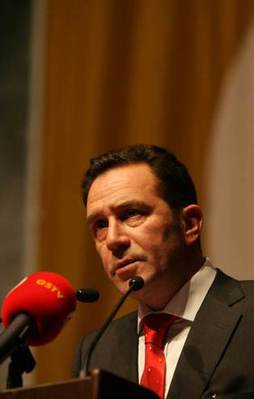 Adnan Öztürk adaylığını açıkladı!