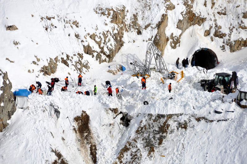 Kar altında ses var
