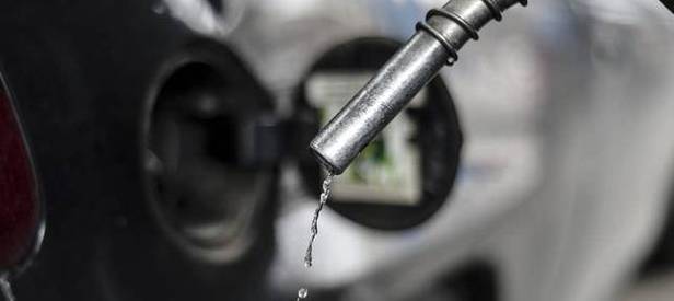 Benzin fiyatlarına bir indirim daha