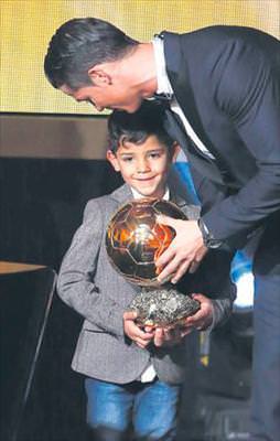 Babasına değil Messi'ye hayran