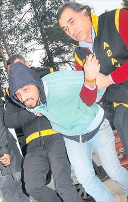 Babasını öldürdü