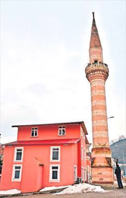 Kaldırımda bir minare