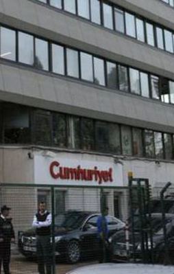 Cumhuriyet gazetesi yazarları ifadeye çağrıldı