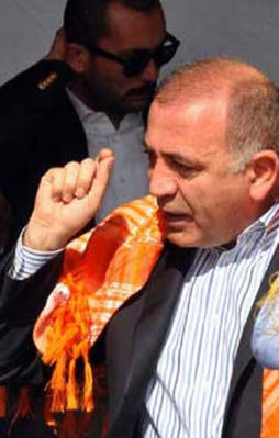 Gürsel Tekin'e 'siyasi konuşma' uyarısı