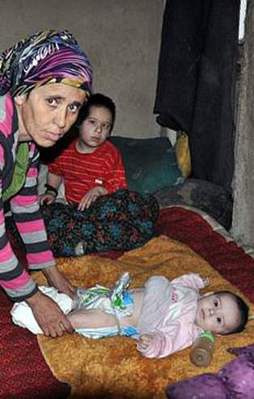 "Bebeğime süt yerine çay içiriyorum"