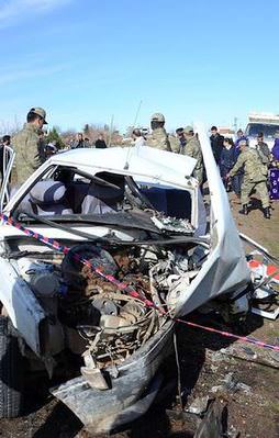 İki otomobil çarpıştı: 4 ölü