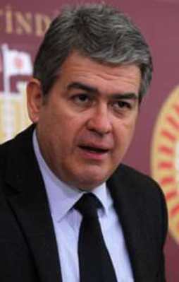 Süheyl Batum ateş püskürdü