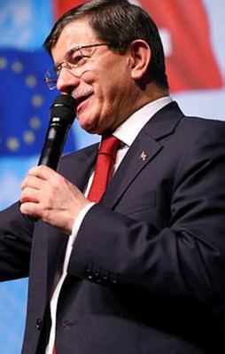 Davutoğlu: İslam Avrupa'nın asli dinidir