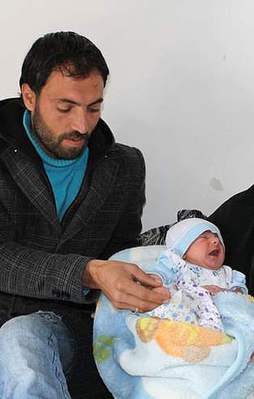 Annesinin karnında dehşeti yaşadı