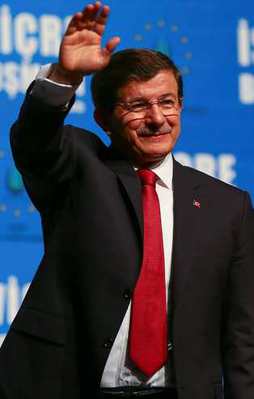 Davutoğlu'ndan Çipras'a tebrik telefonu