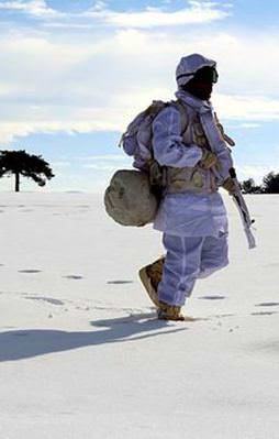 Komandolardan muhteşem kış tatbikatı!