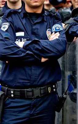 18 polis görevden uzaklaştırıldı