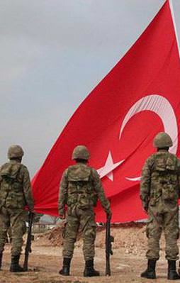 Kobani sınırına dev Türk bayrağı