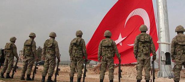 Kobani sınırına dev Türk bayrağı