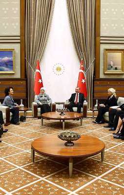 Erdoğan sanatçıları kabul etti