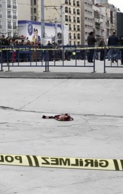 Taksim'de polise silahlı saldırı!