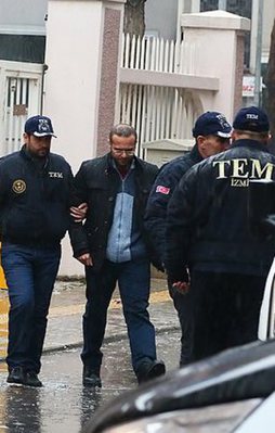 İzmir merkezli operasyonda 2 tutuklama