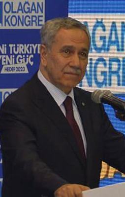 Bülent Arınç gözyaşlarını tutamadı
