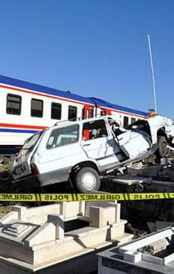 Niğde'de tren kazası: 2 ölü