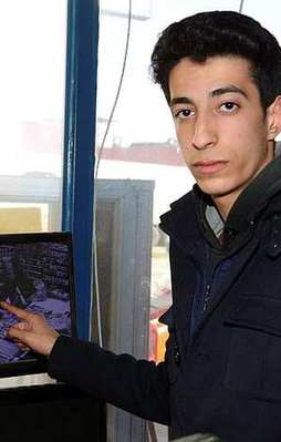 Soyguncuları böyle korkuttu