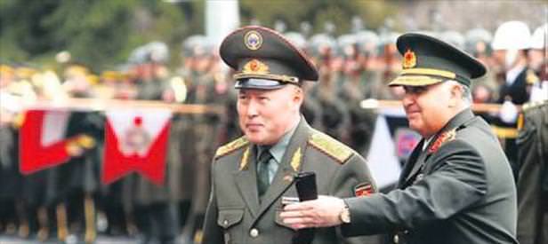 Kırgız komutana 1 numaralı tören