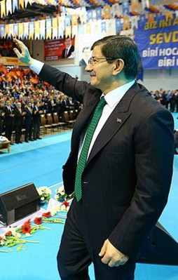 Davutoğlu: Sen provokatör müsün!