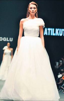 Podyumda prova yaptı