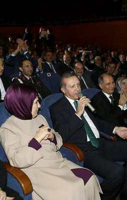 Cumhurbaşkanı Erdoğan şarkı söyledi!