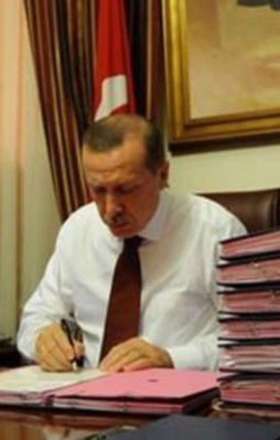 Erdoğan'ın ofisini dinleyenler yakalandı