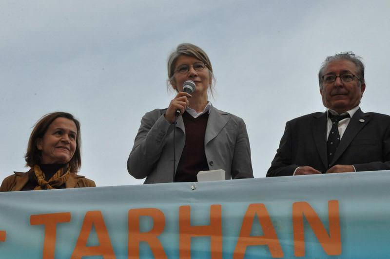 CHP'lilerden Tarhan'a protesto