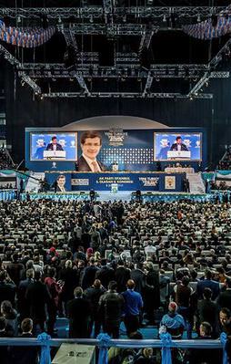 AK Parti kongresinde Erdoğan sürprizi