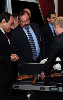 Putin'den Sisi'ye Kalaşnikof