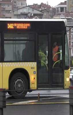 Ölüm metrobüste yakaladı