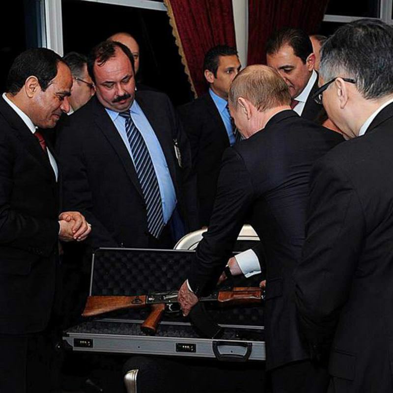 Putin'den Sisi'ye Kalaşnikof