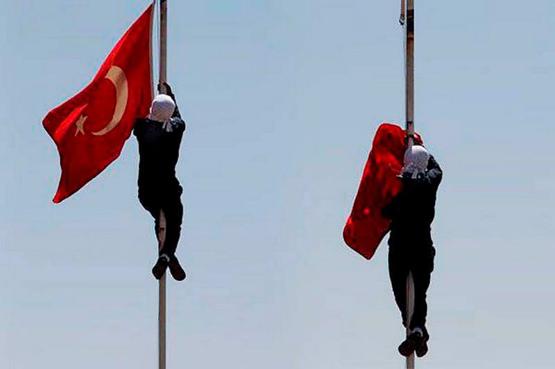 Bayrağı indiren sanık: Bu bayrak hepimizin
