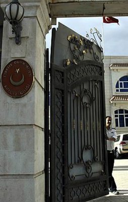 Türkiye Yemen'le ilişkilerini askıya aldı