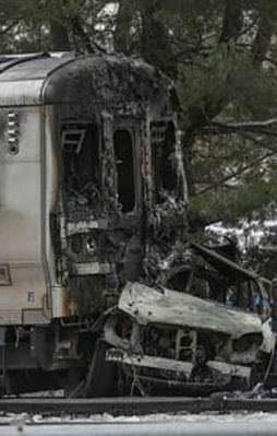 Raydan çıkan tren felakete yol açtı