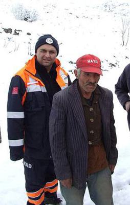 Tartıştığı eşine kızıp mağaraya sığındı