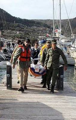 Kaçakları taşıyan tekne battı