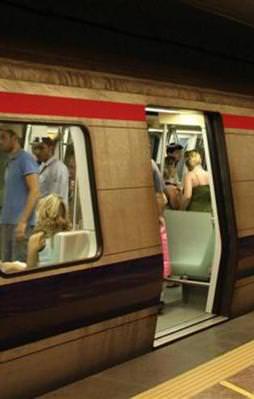 İstanbul metrosunda yarım saatlik arıza!