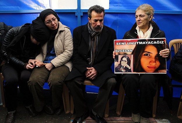 Özgecan'ın ailesinden Erdoğan'a siyah başörtü