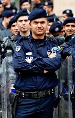 Polisin çalışma koşulları iyileştirilecek