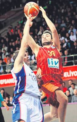 Efes ligin rövanşını kupada aldı!