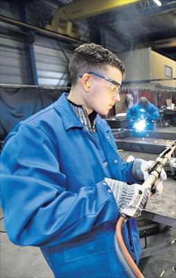 Faiz düşer ekonomi uçar