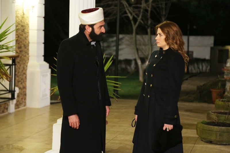 Kertenkele yine ekrana kilitledi
