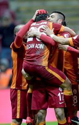 Zirveye pençe attı